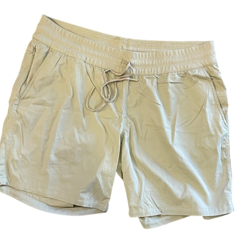 The north face XXL women’s elastic waist shorts khaki / tan plus size shorts